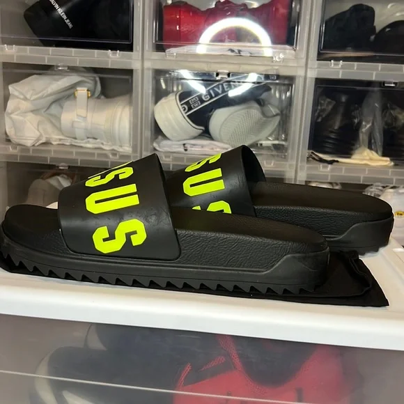 Scarpe versus versace store